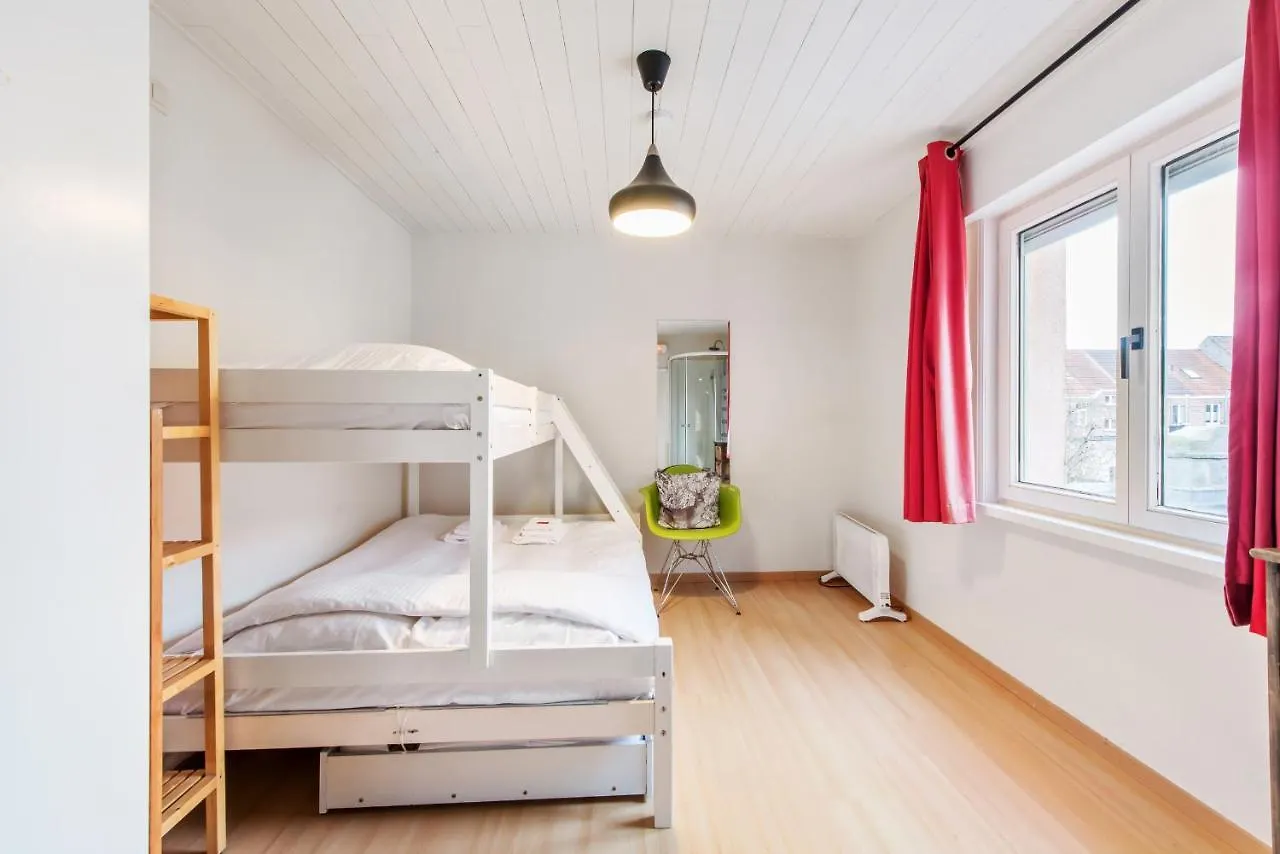 Queen Astrid Holiday Home Brujas